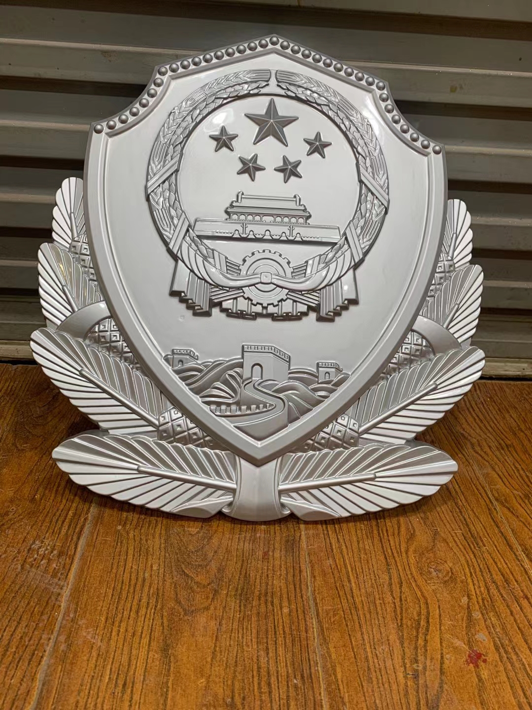 警徽制作的专业技巧