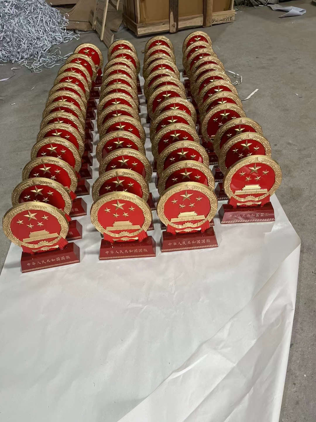 定制国徽时如何选择颜色搭配